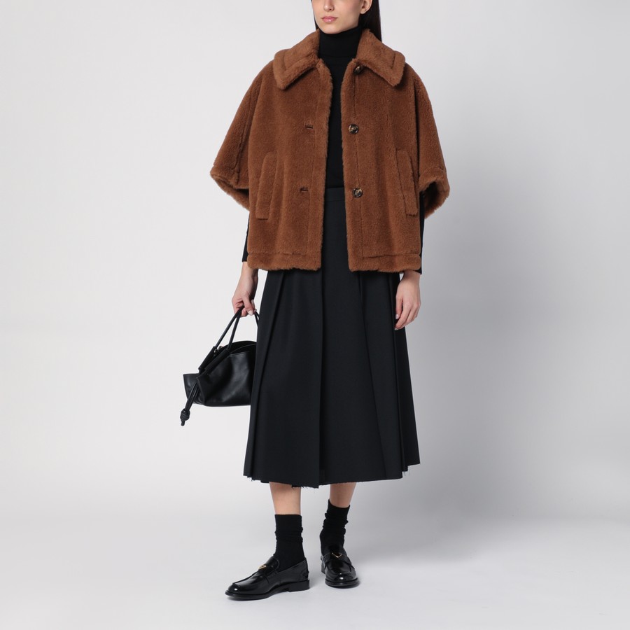 ポンチョ・ケープ MAX MARA CAMEL-COLOURED CAPE IN TEDDY FABRIC Max Mara Camel-coloured cape in Teddy fabric | TheDoubleF