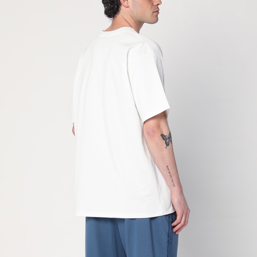 Tシャツ・カットソー NEEDLES Men T Shirts QV362PL WHT WHITE Needles white T-shirt with logo patch | TheDoubleF
