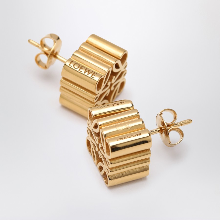 ピアス LOEWE GOLD ANAGRAM EARRINGS LOEWE Anagram Pebble gold-plated earrings | NET-A-PORTER