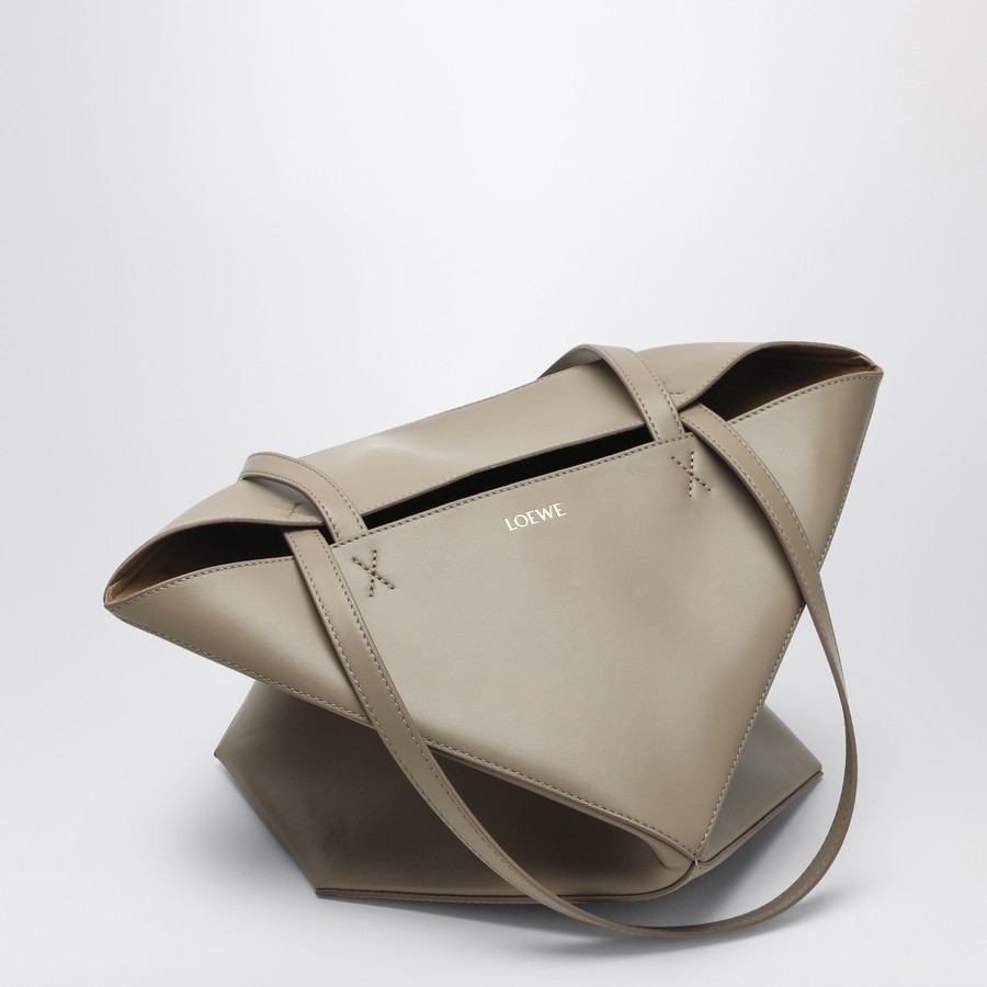 トートバッグ LOEWE PUZZLE FOLD TOTE BAG MEDIUM SAND COLOUR Medium Puzzle Fold tote in shiny calfskin Beige - LOEWE