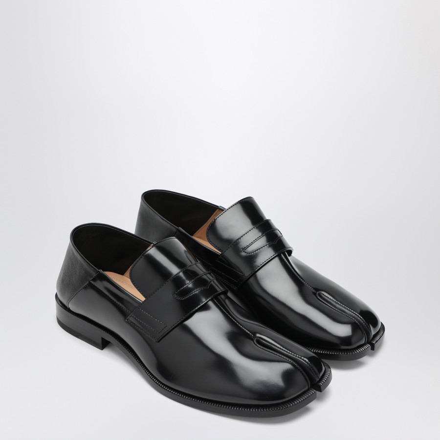 Maison Margiela Tabi loafer in black leather | TheDoubleF