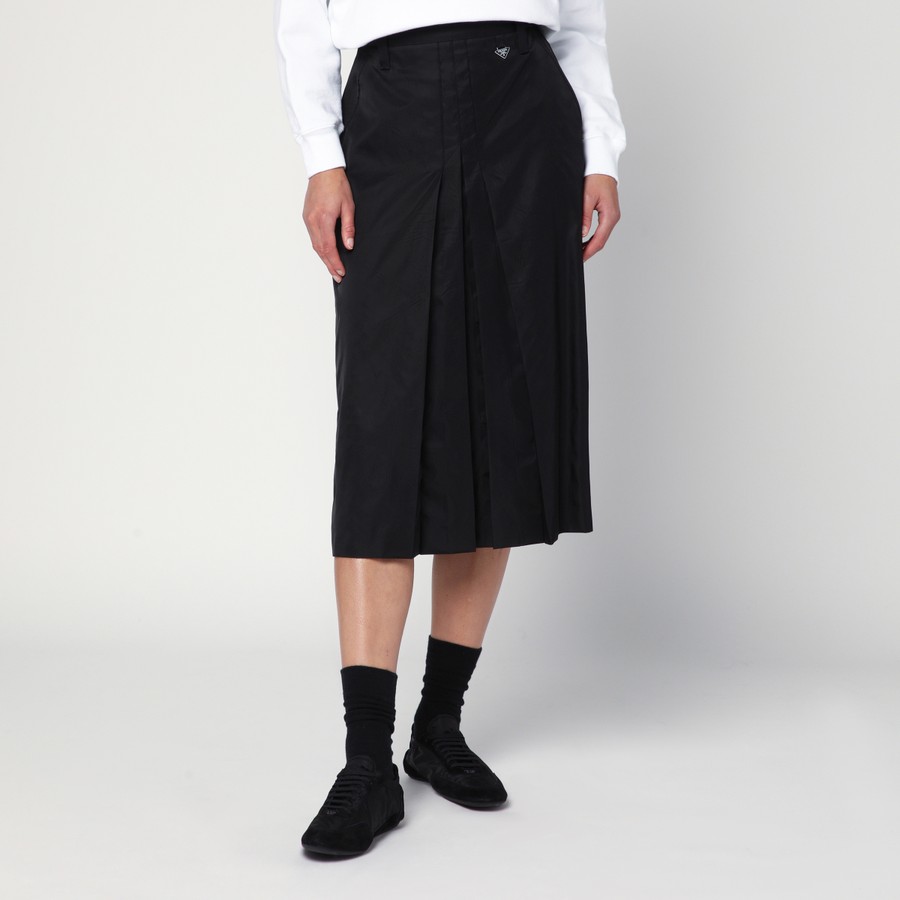 スカート PRADA FLARED BLACK SKIRT IN RE-NYLON Prada Re-Nylon Flared Skirt | Black | FARFETCH