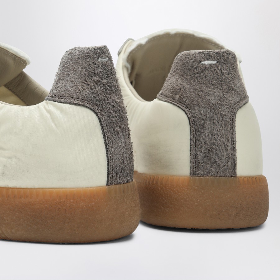 シューズ・サンダルその他 Maison Margiela Replica sneakers in light beige and grey Maison Margiela Replica sneakers in light beige and grey