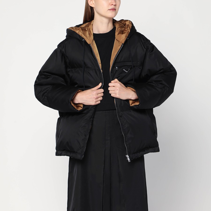 ジャケット PRADA BLACK ZIP-UP PUFFER JACKET IN RE-NYLON Prada Black zip-up puffer jacket in Re-Nylon | TheDoubleF