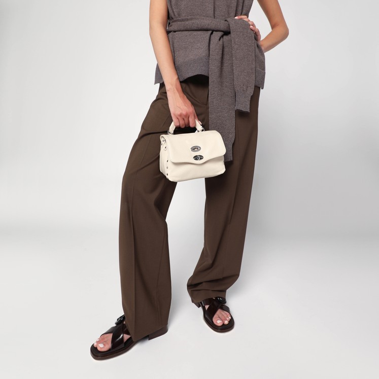 BOTTEGA VENETA Mini Jodie Ecru ベージュ Bottega Veneta Mini Jodie bag écru | TheDoubleF