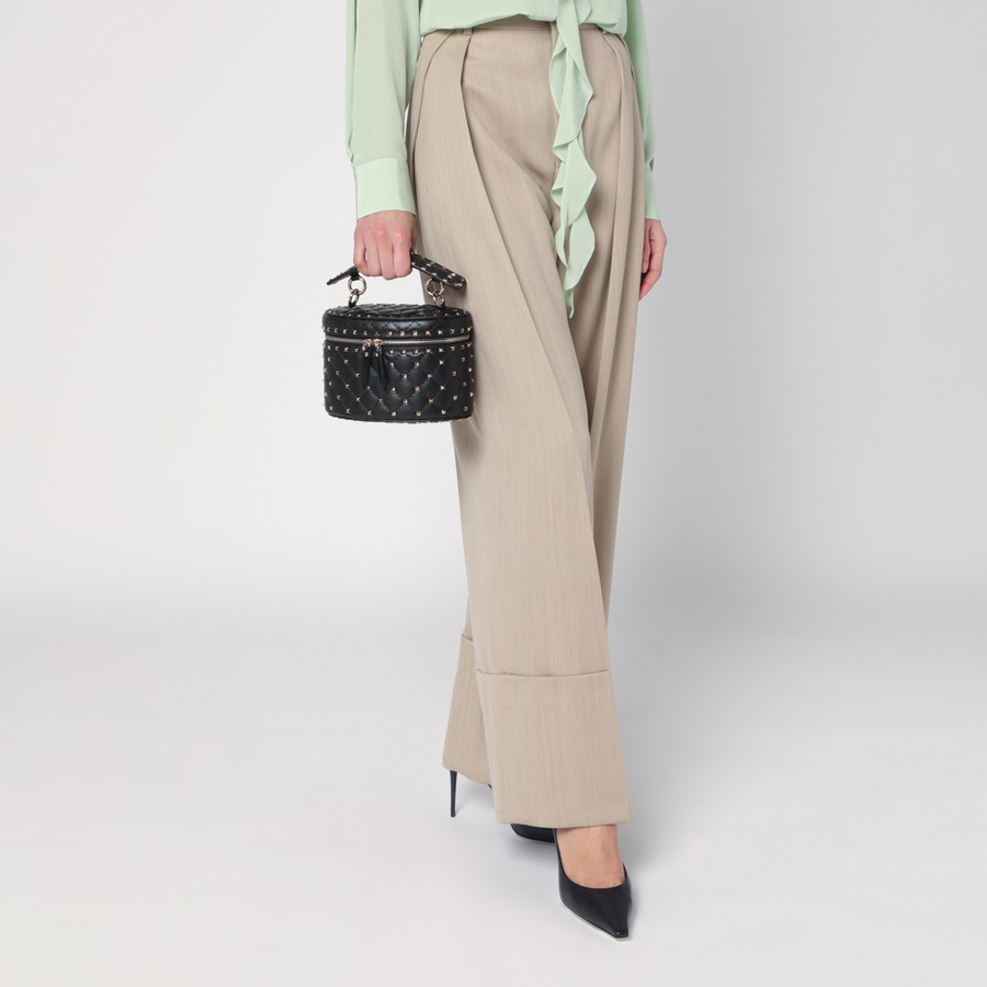 ショルダーバッグ・ポシェット VALENTINO GARAVANI SMALL BLACK ROCKSTUD BUCKET BAG Valentino Garavani Small black Rockstud bucket bag | TheDoubleF
