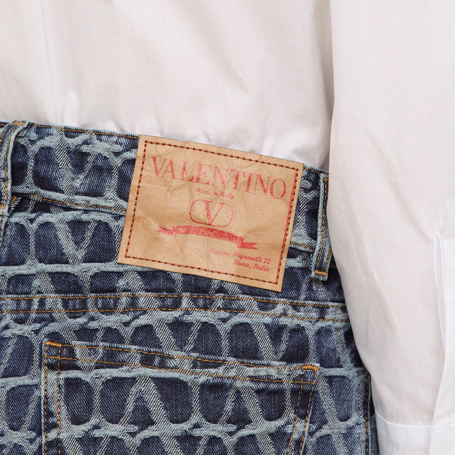 ショートパンツ VALENTINO Toile Iconographe denim shorts (4B3DD17M8CU 558) Valentino Shorts in blue denim Toile Iconographe | TheDoubleF