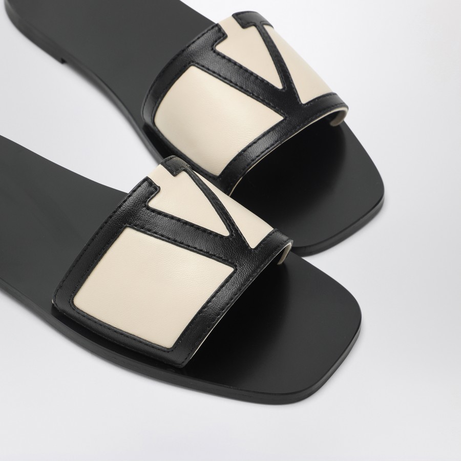 サンダル・ミュール VALENTINO GARAVANI VIVA SUPERSTAR BLACK CANVAS SLIDE SANDAL Valentino Garavani Viva Superstar black canvas slide sandal