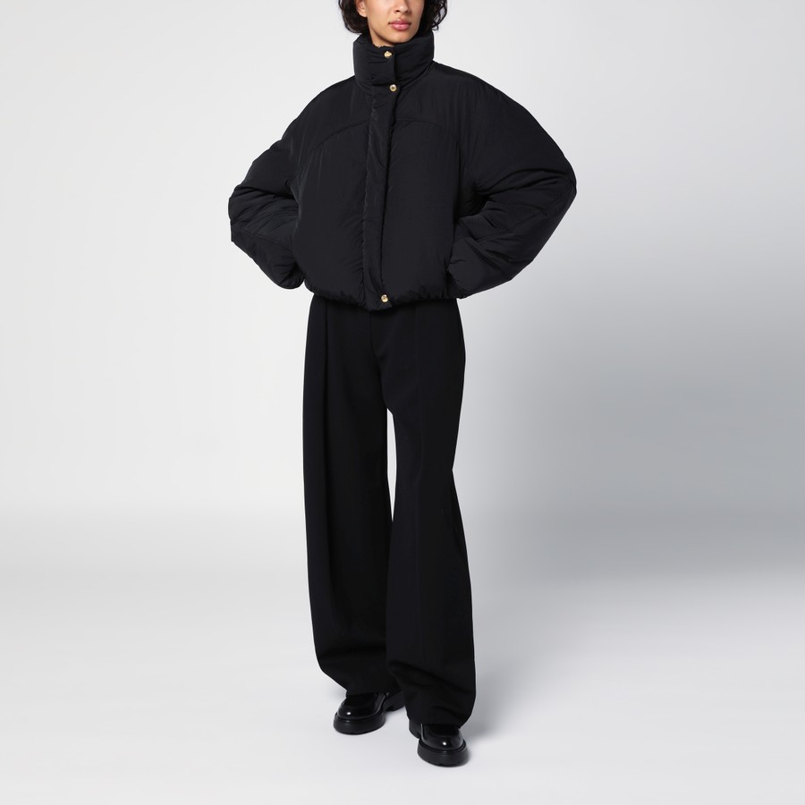 ジャケット JACQUEMUS Black La doudoune courte Caraco bomber jacket JACQUEMUS Black La doudoune courte Caraco bomber jacket