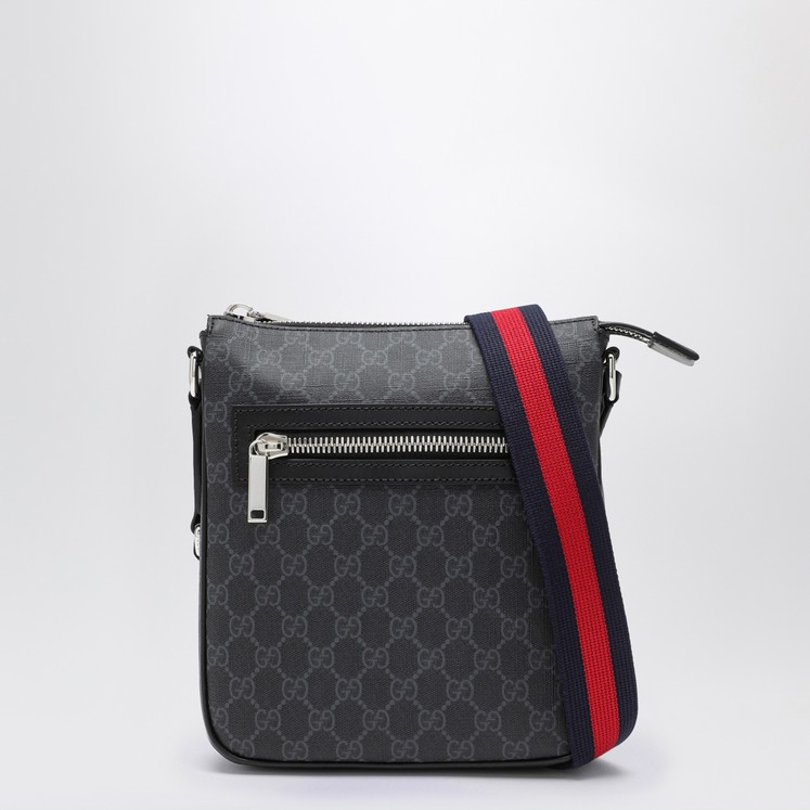 GUCCI ブラック チェブロンキルティング ボディバッグ Gucci Men's' Embossed Logo Small Crossbody Bag in Black | LN-CC®