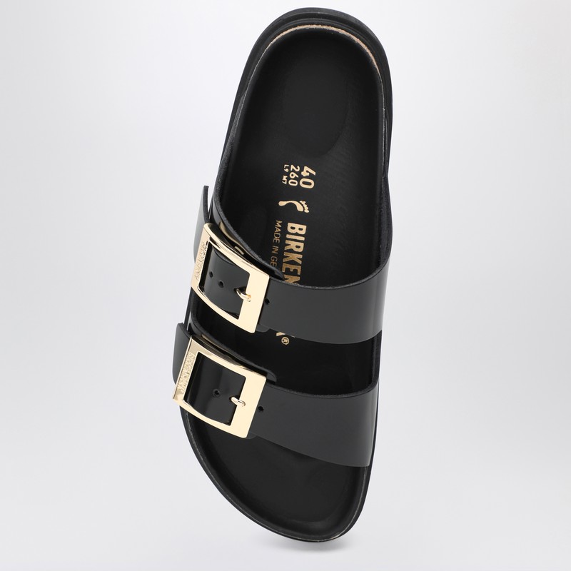 Birkenstock Slide Arizona Droplet Buckle In Black Patent Leather In Black