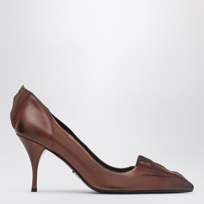 Cocoa-coloured pumps in antiqued leather