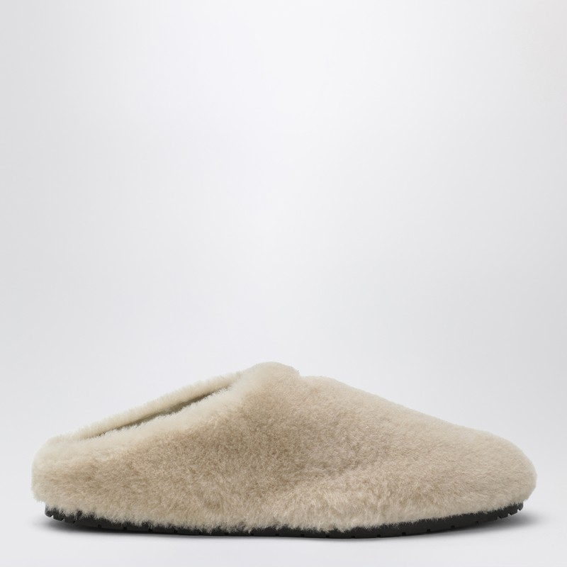 Light beige shearling clogs