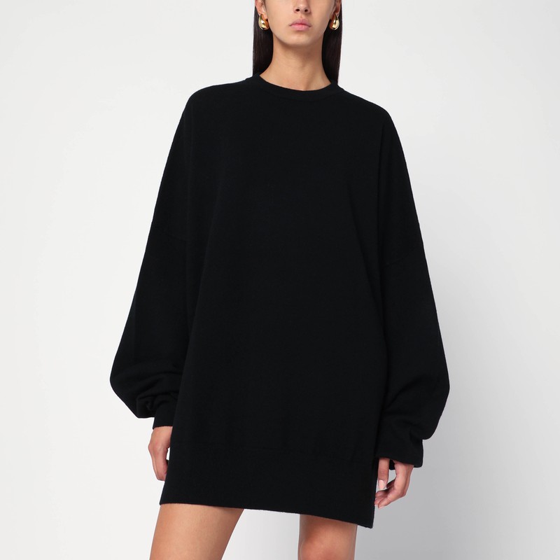 Black oversized cashmere sweater