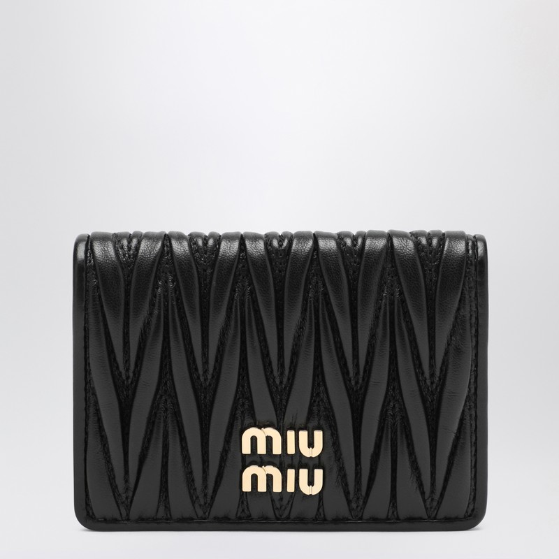 Black card holder in matelassé nappa