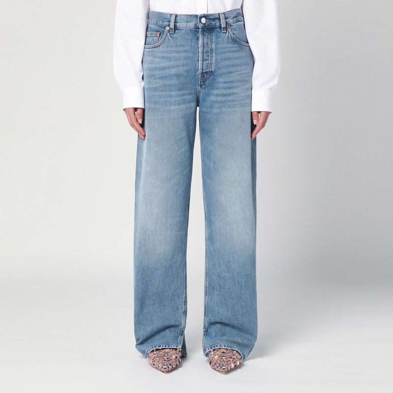 Light blue jeans in faded denim