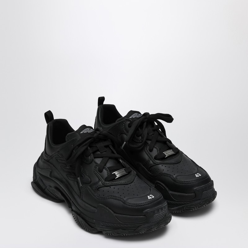 Balenciaga Triple S Sporty Black Sneaker With 3b Logo Embroidered On The Side And Worn Effect In Tech Fabric Ma In Black