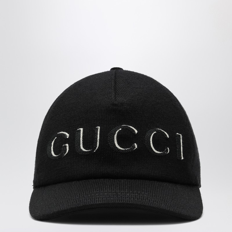Black baseball cap with logo