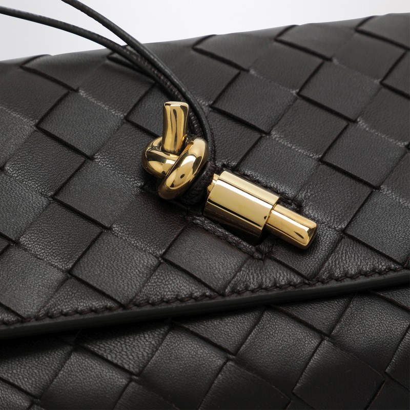 Bottega Veneta Andiamo Clutch In Fondant Colour In Brown