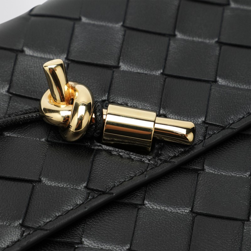 Bottega Veneta Andiamo Wallet With Black Chain In Black