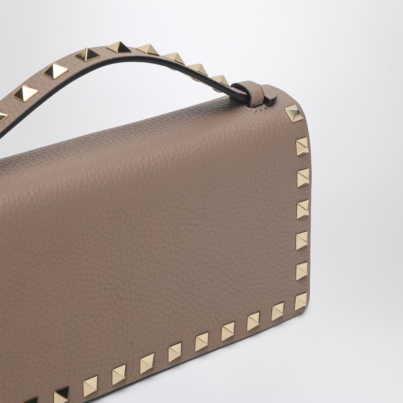 Valentino Rockstud Pink Powder Chain Wallet In Pink