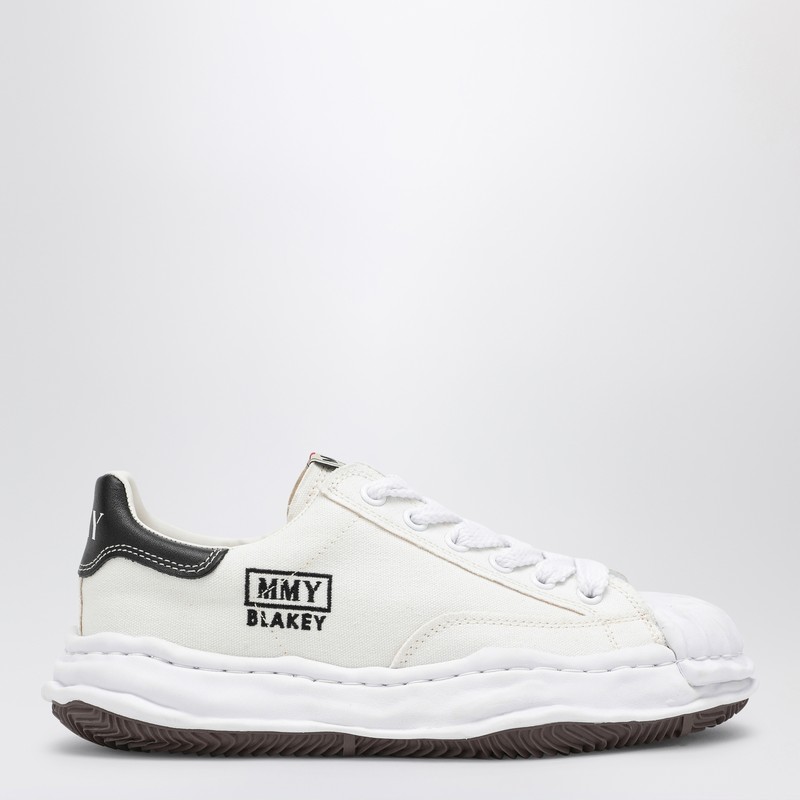 White canvas Blakey low-top sneakers