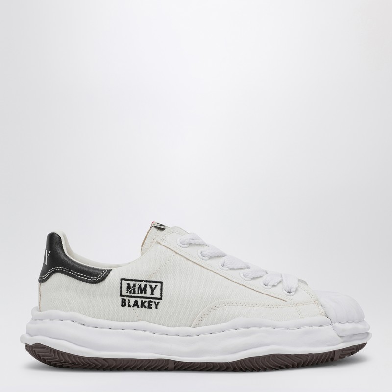 White canvas Blakey low-top sneakers