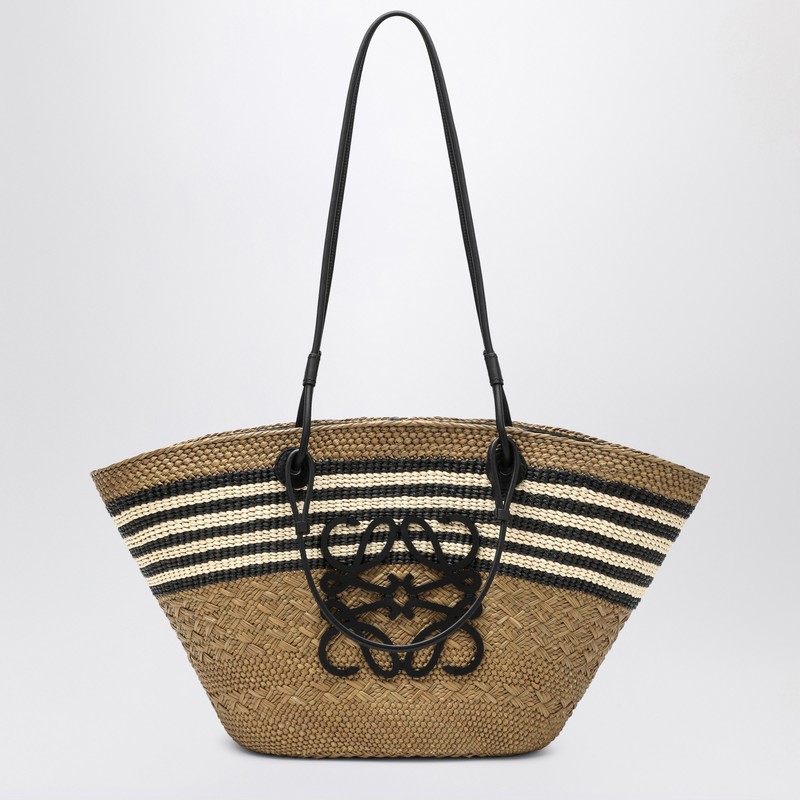 Medium Anagram basket bag in iraca palm and leather - Loewe - Modalova
