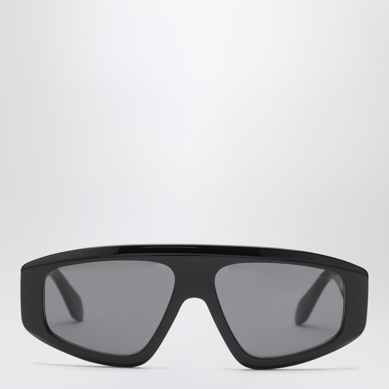 Black D-frame sunglasses