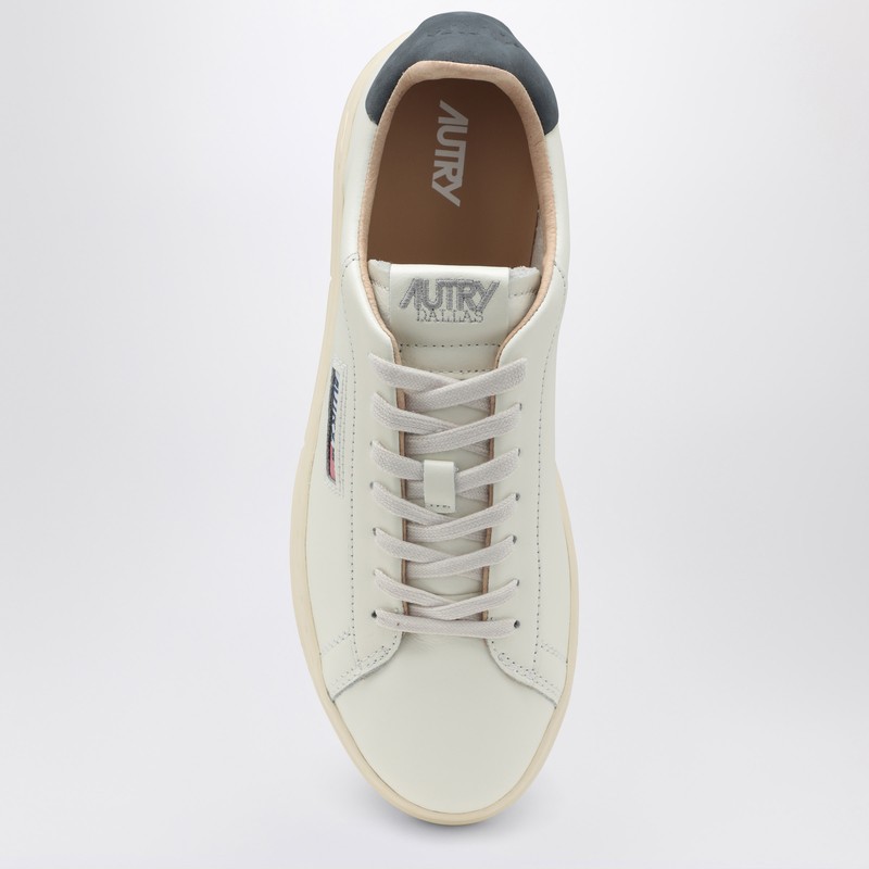 Autry Low Top Leather Sneakers Dallas In Neutral