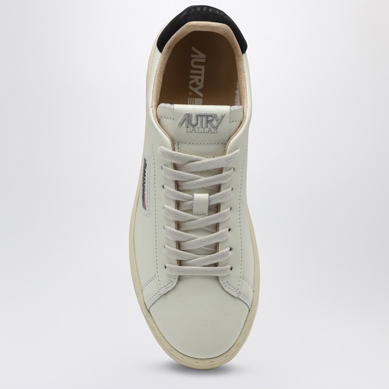 Autry Medalist White Low Top Sneakers With Contrasting Heel Tab In Leather Woman In Multi