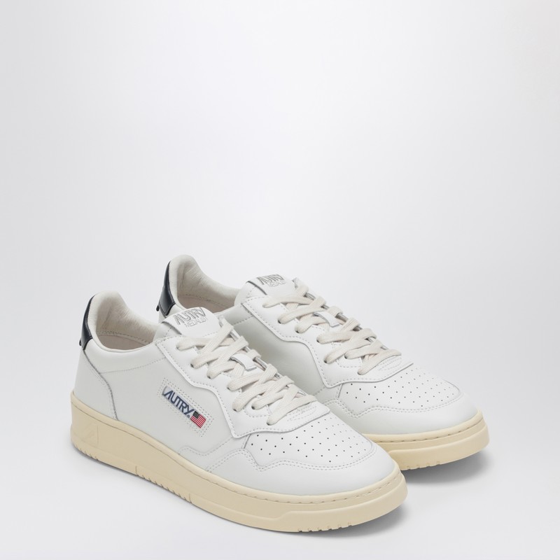 Autry Medalist Low White Sneakers With Contrasting Heel Tab In Leather Man In White