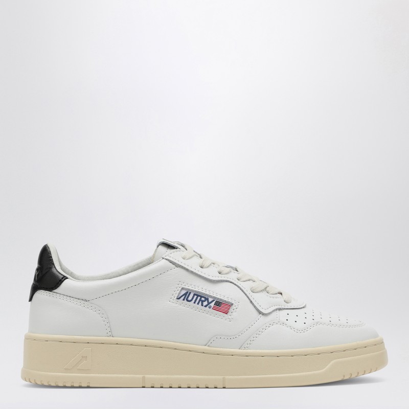 Medalist white/black trainer