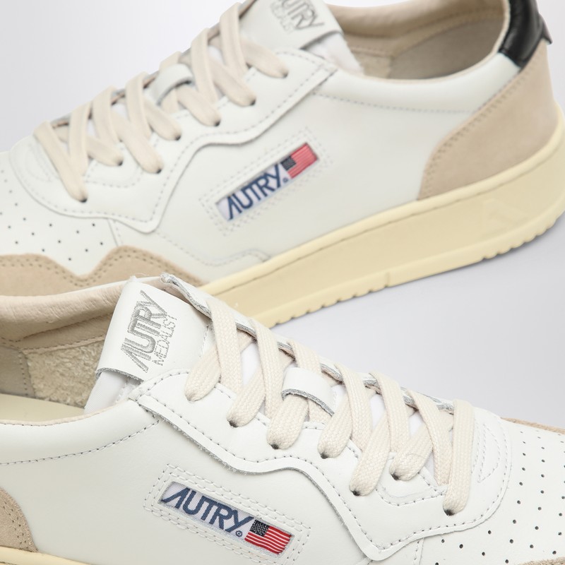 Autry Leather Medalist Low Sneakers In White