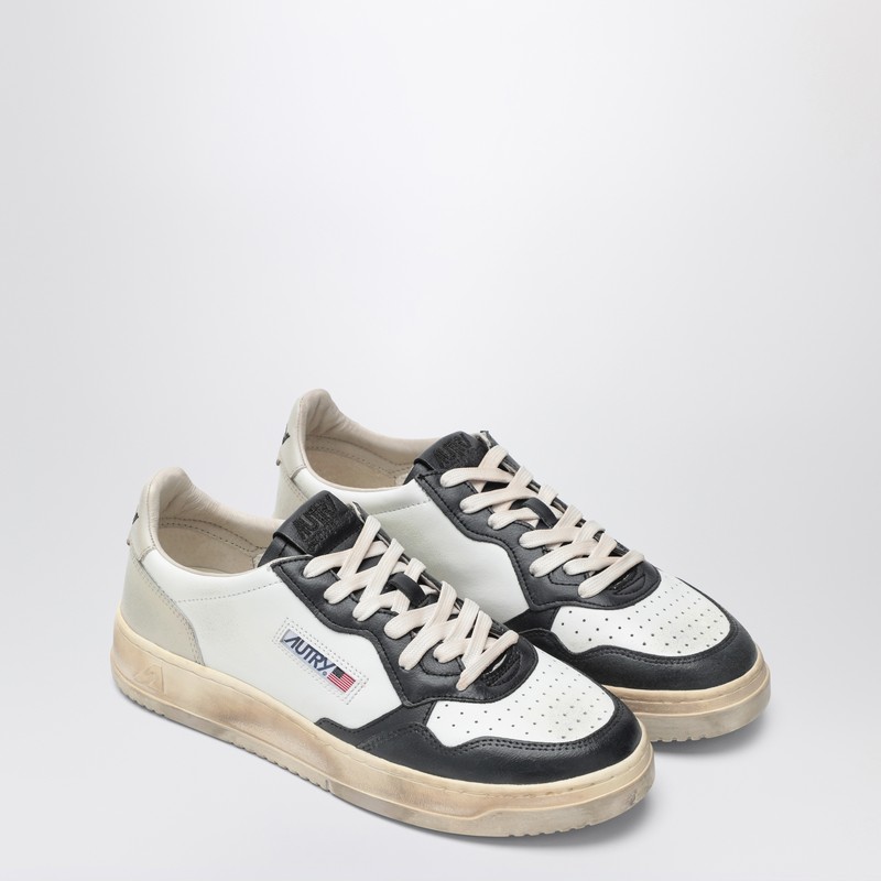 Autry Medalist Low Super Vintage Sneakers