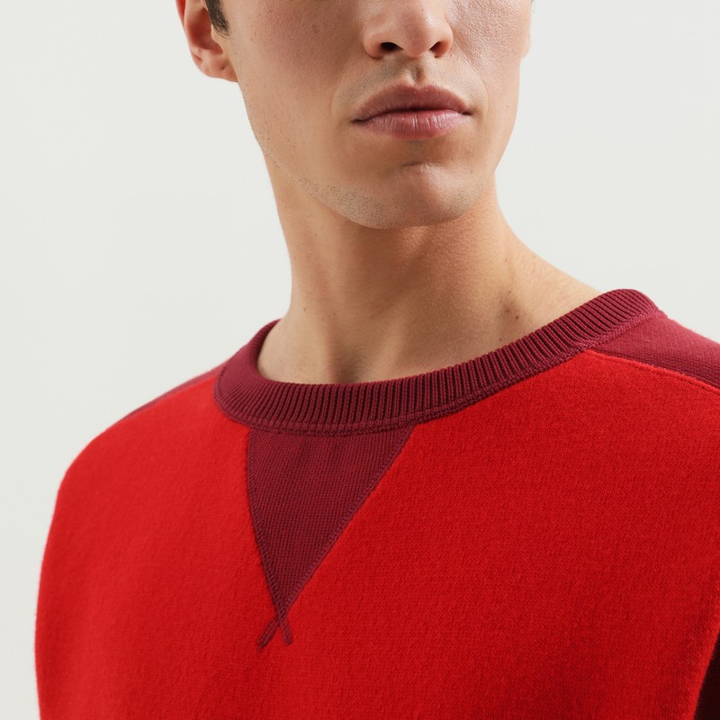 1989 Studio Color Block Crew Neck Sweater In Red