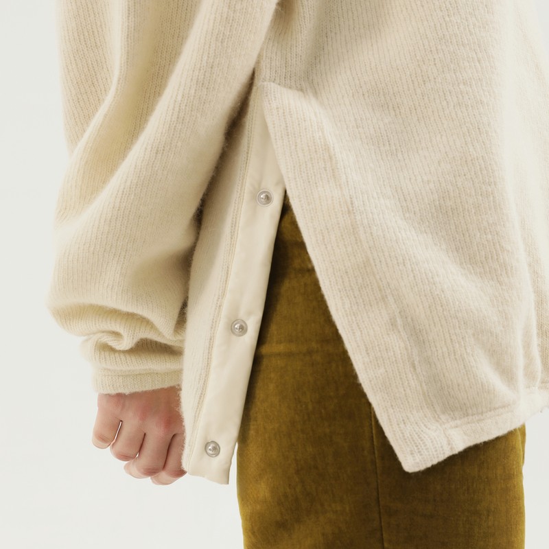 1989 Studio Ribbed Sweater With Button And Side Slits In Neutral