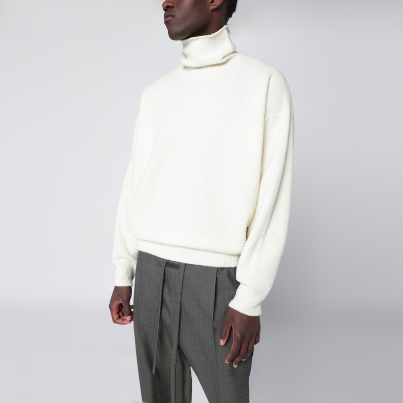 White turtleneck sweater in wool