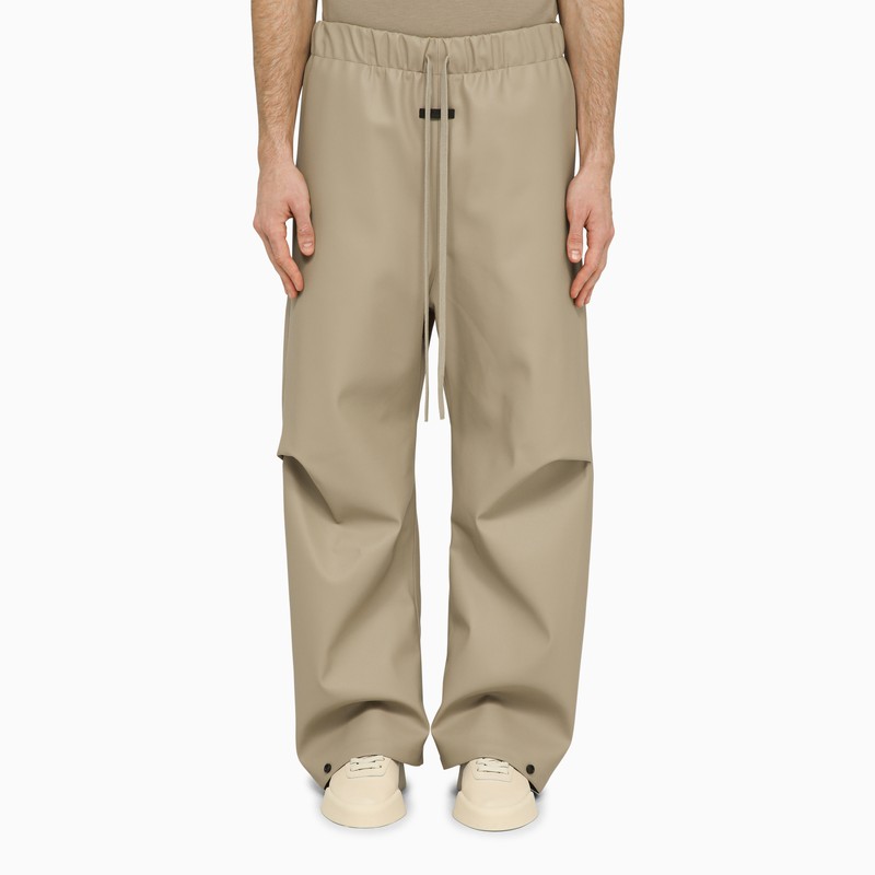 Fear of god gummierte hose mit weitem bein dune