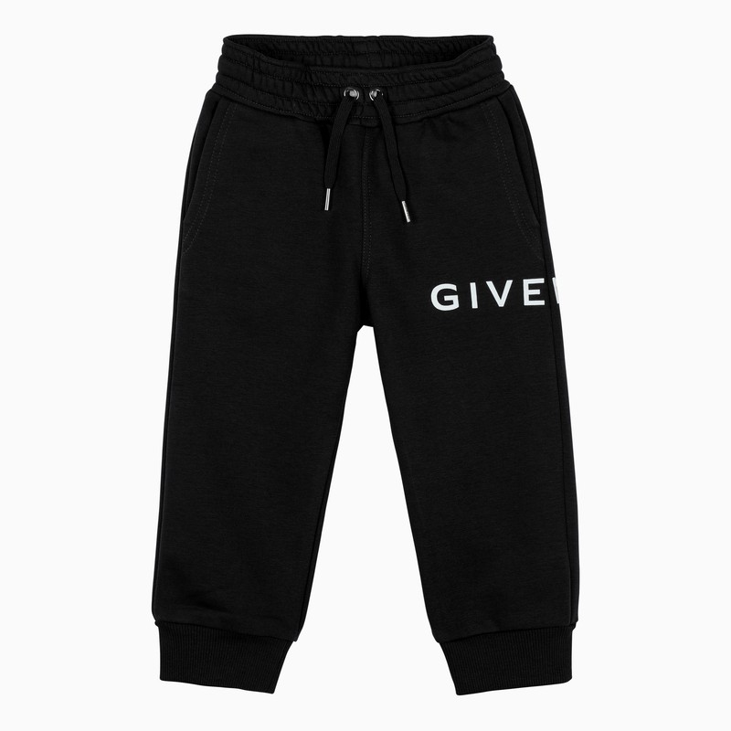 Black jogging pants