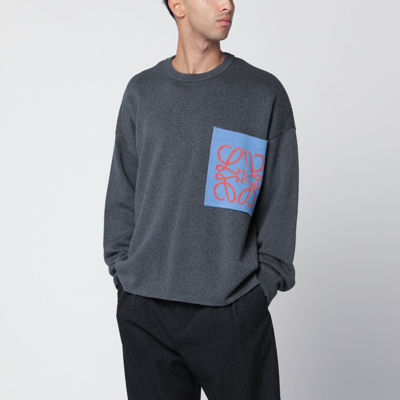 Grey sweater with Anagram pocket