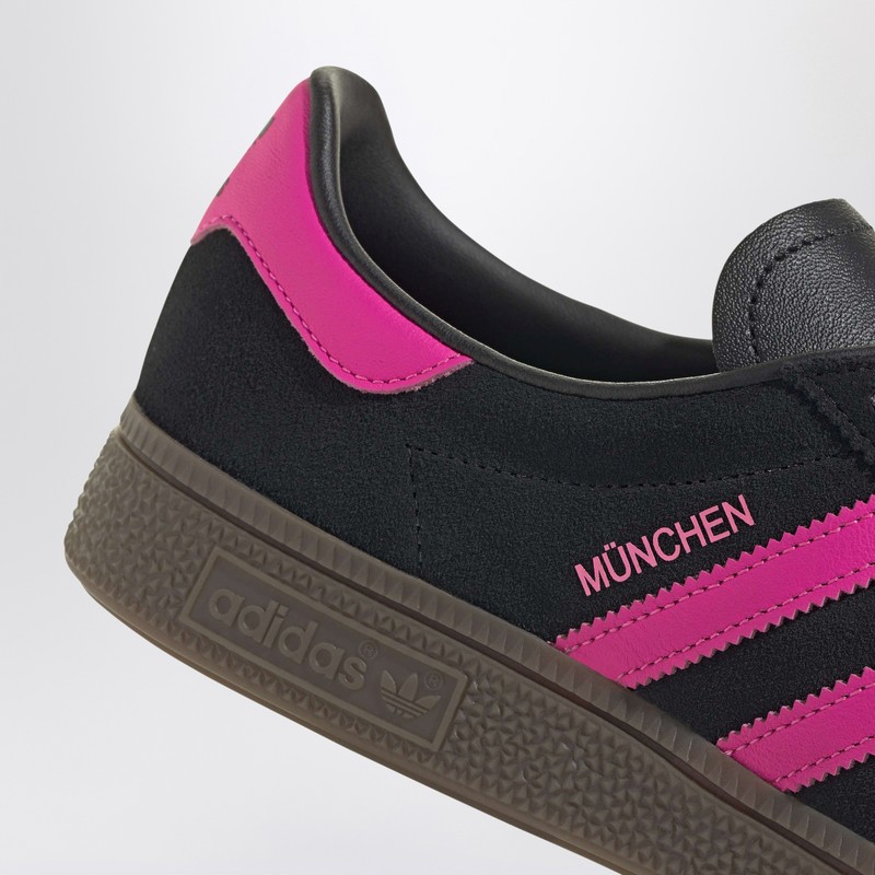 Adidas Originals Sneaker München In Black/fuchsia Suede In Multi