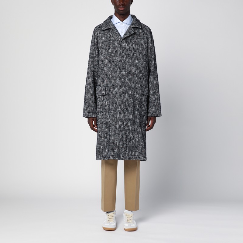 Single-breasted coat with white/black weave