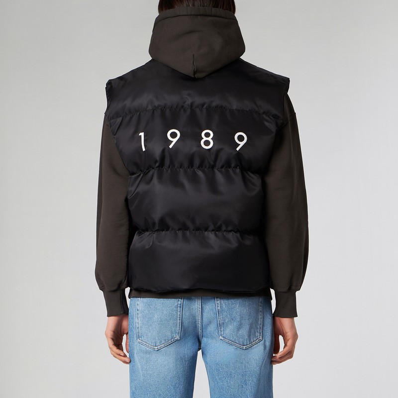 1989 Studio Sleeveless Puffer Jacket In Black