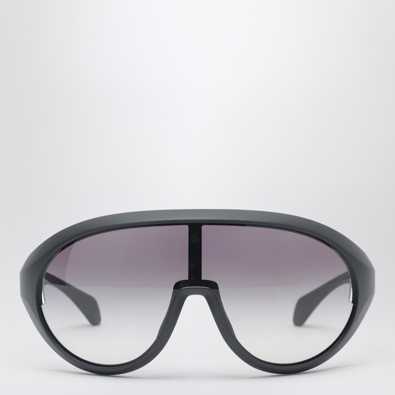 Black visor sunglasses