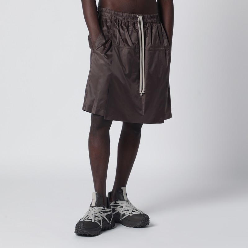 Mud-colored drawstring kilt shorts