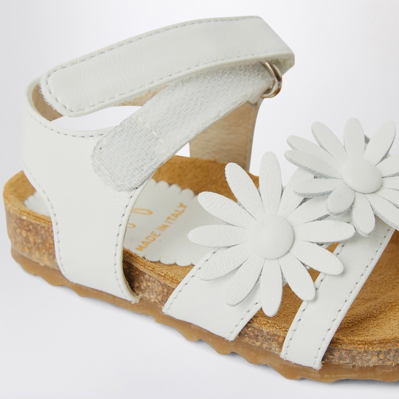 Il Gufo White Sandal With Applied Flowers In White