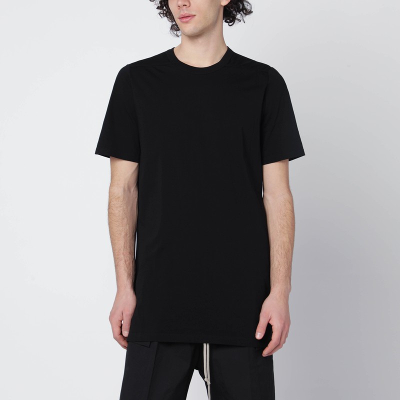 Black short-sleeve T-shirt