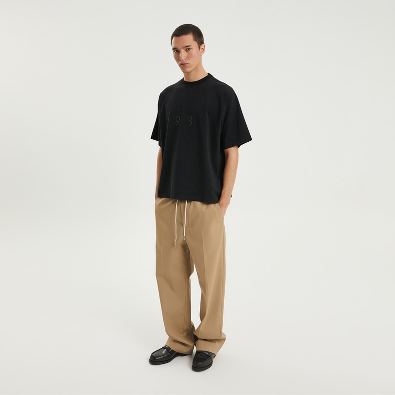 1989 Studio Crew Neck Embroidered Logo Short Sleeve T-shirt In Black