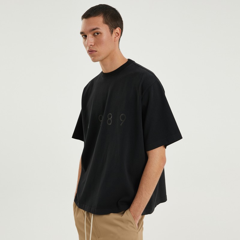 1989 Studio Crew Neck Embroidered Logo Short Sleeve T-shirt In Black